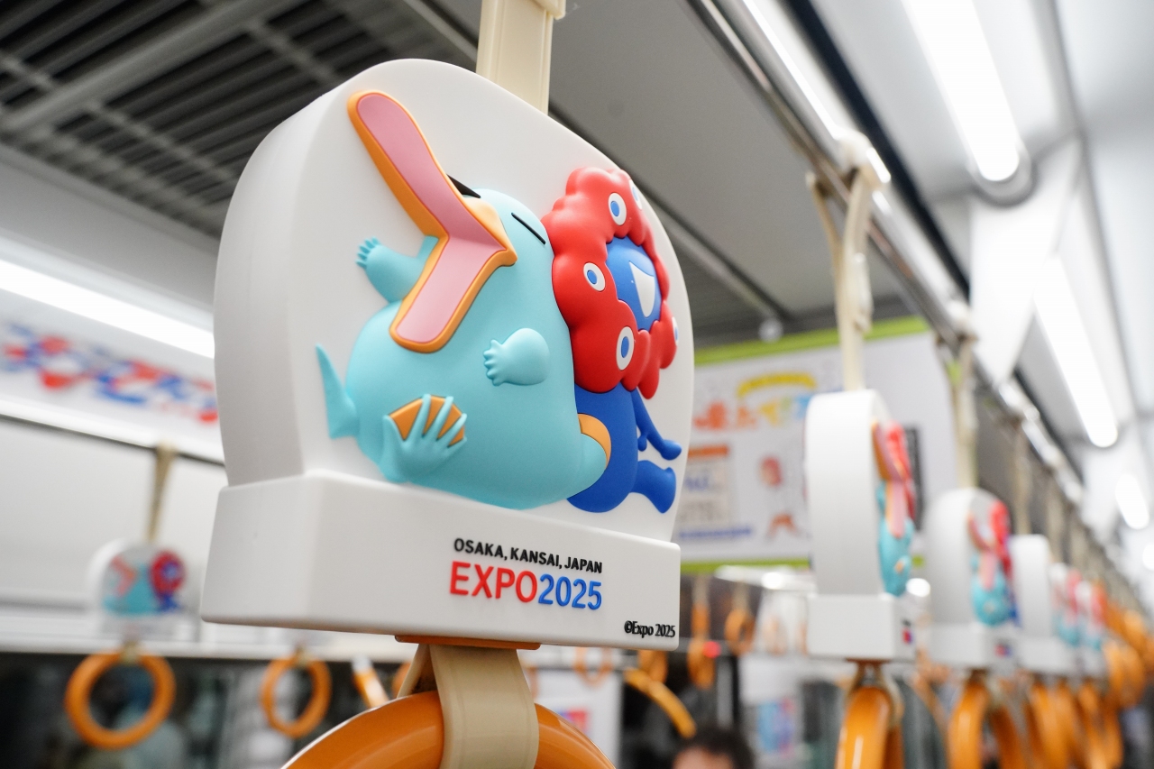 大阪環状線の万博電車に「ミャクミャクxイコちゃん吊り革」登場