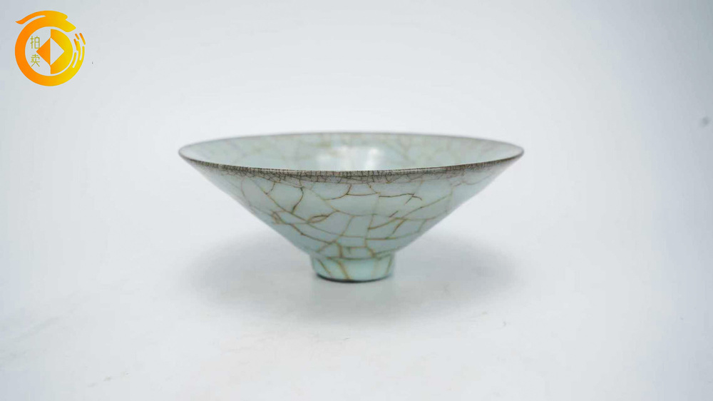 宋代官窑斗笠碗：千年天青，釉裂藏珍- 北京亚洲隆源国际拍卖有限公司