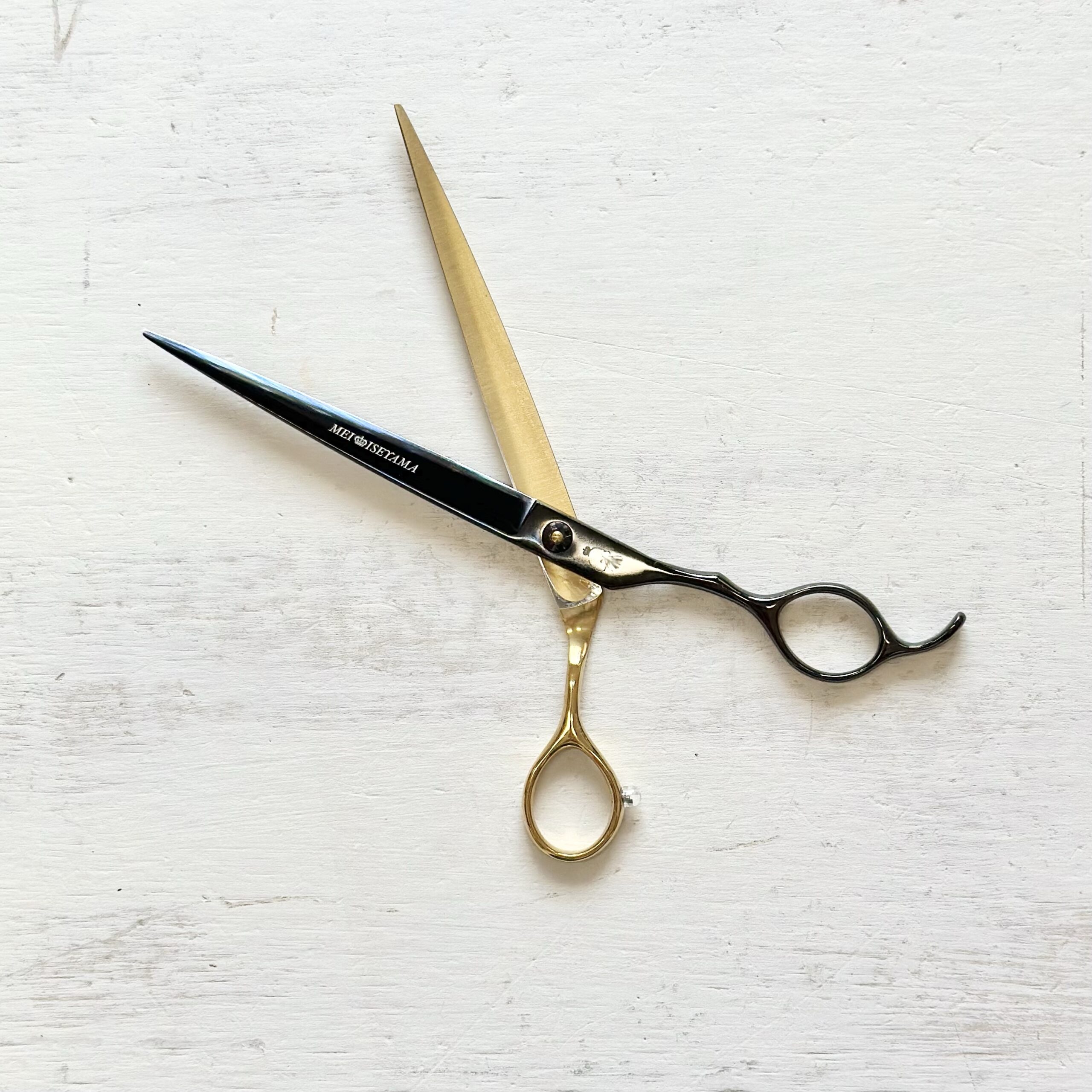 MEI ISEYAMA MODEL 】ギザ刃のストレートシザー 7.5インチ | 333 Dog