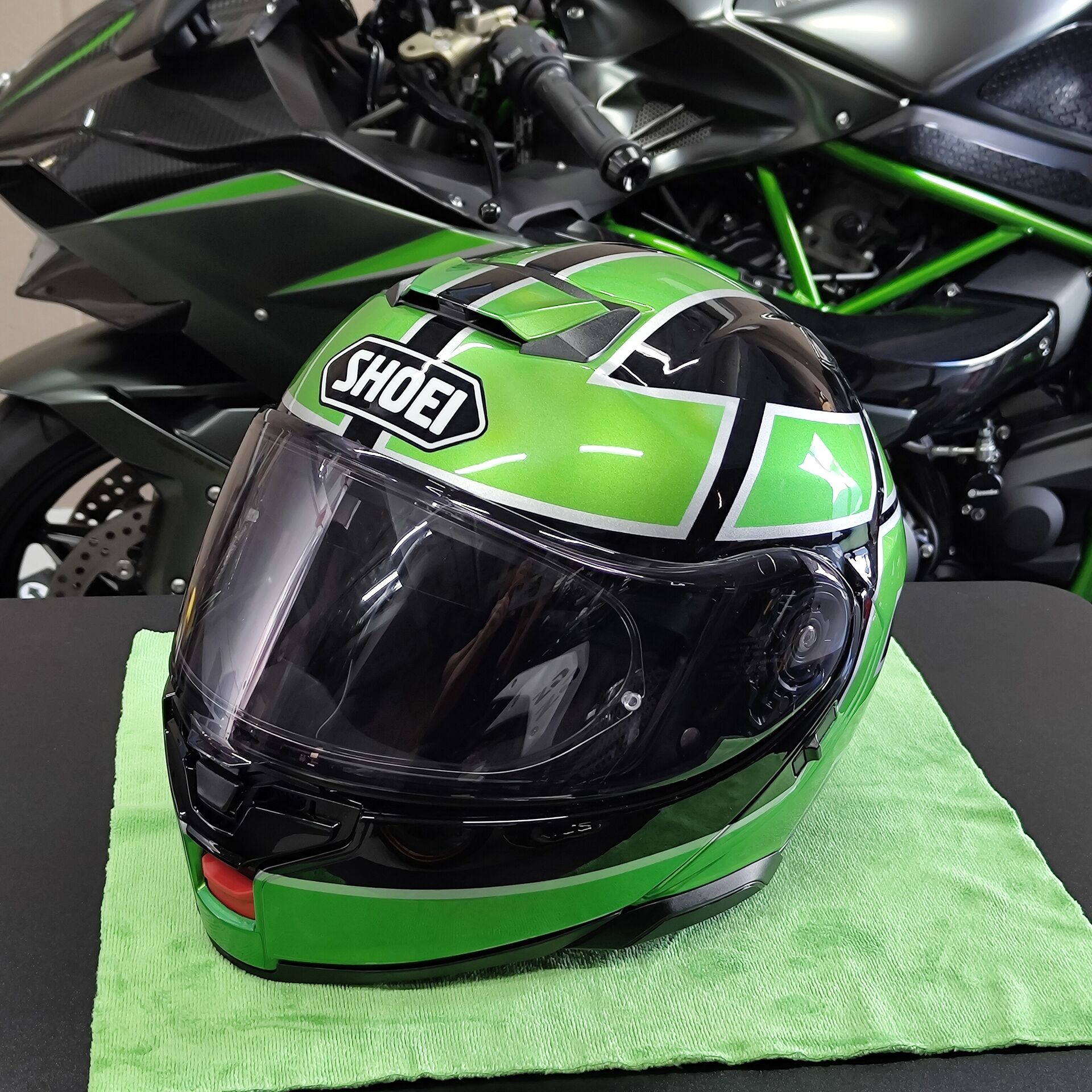 巨摩郡レプリカヘルメットをPPF+ガラスコーティングで美しくガード