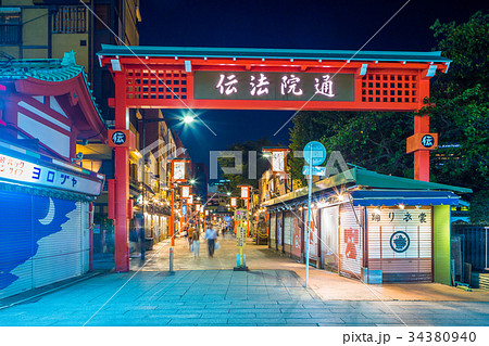 東京 浅草 浅草寺 伝法院通りの風景の写真素材 [34380940] - PIXTA