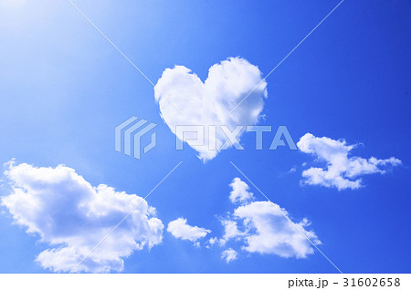 ハートの雲のイラスト素材 [31602658] - PIXTA