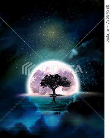 星空が海に反射し大きく輝く満月が海面に沈む前に聳え立つ木の不思議な