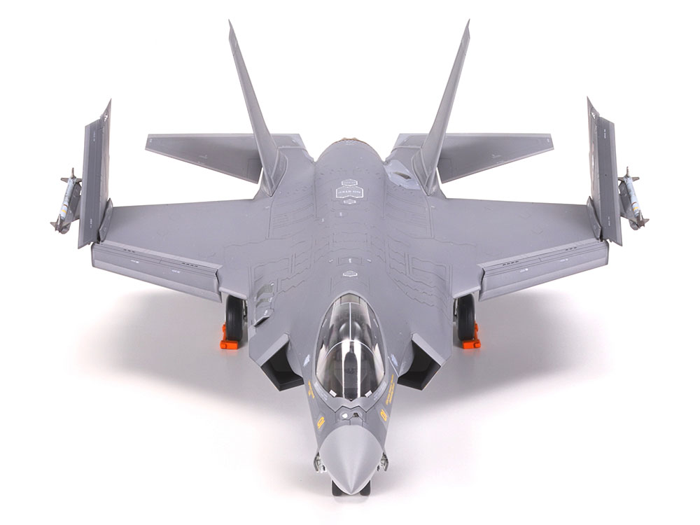 1/72 ロッキード マーチン F-35C ライトニングII: スケールモデル