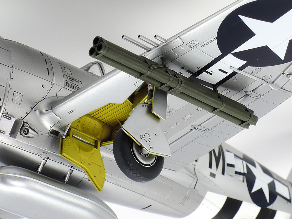 1/48 リパブリック P-47D サンダーボルト 「バブルトップ」: スケール