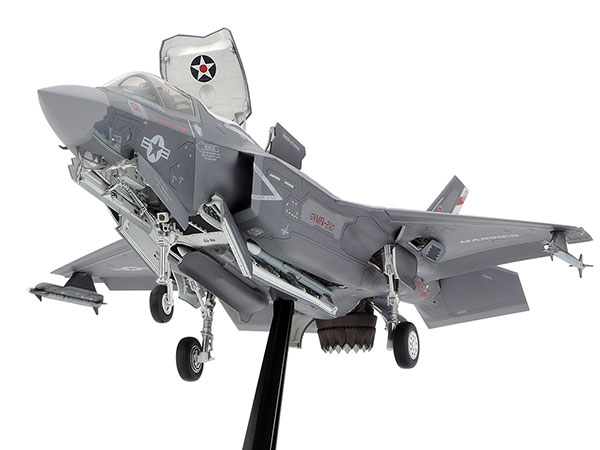 1/48 ロッキード マーチン F-35C ライトニングII: スケールモデル