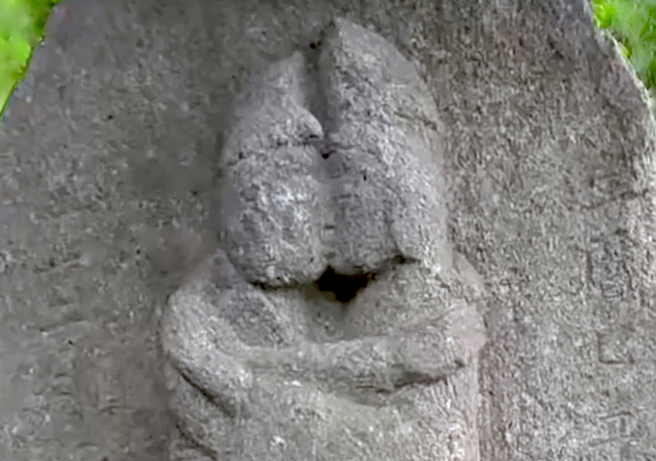 中室田の接吻道祖神 | ニッポン旅マガジン