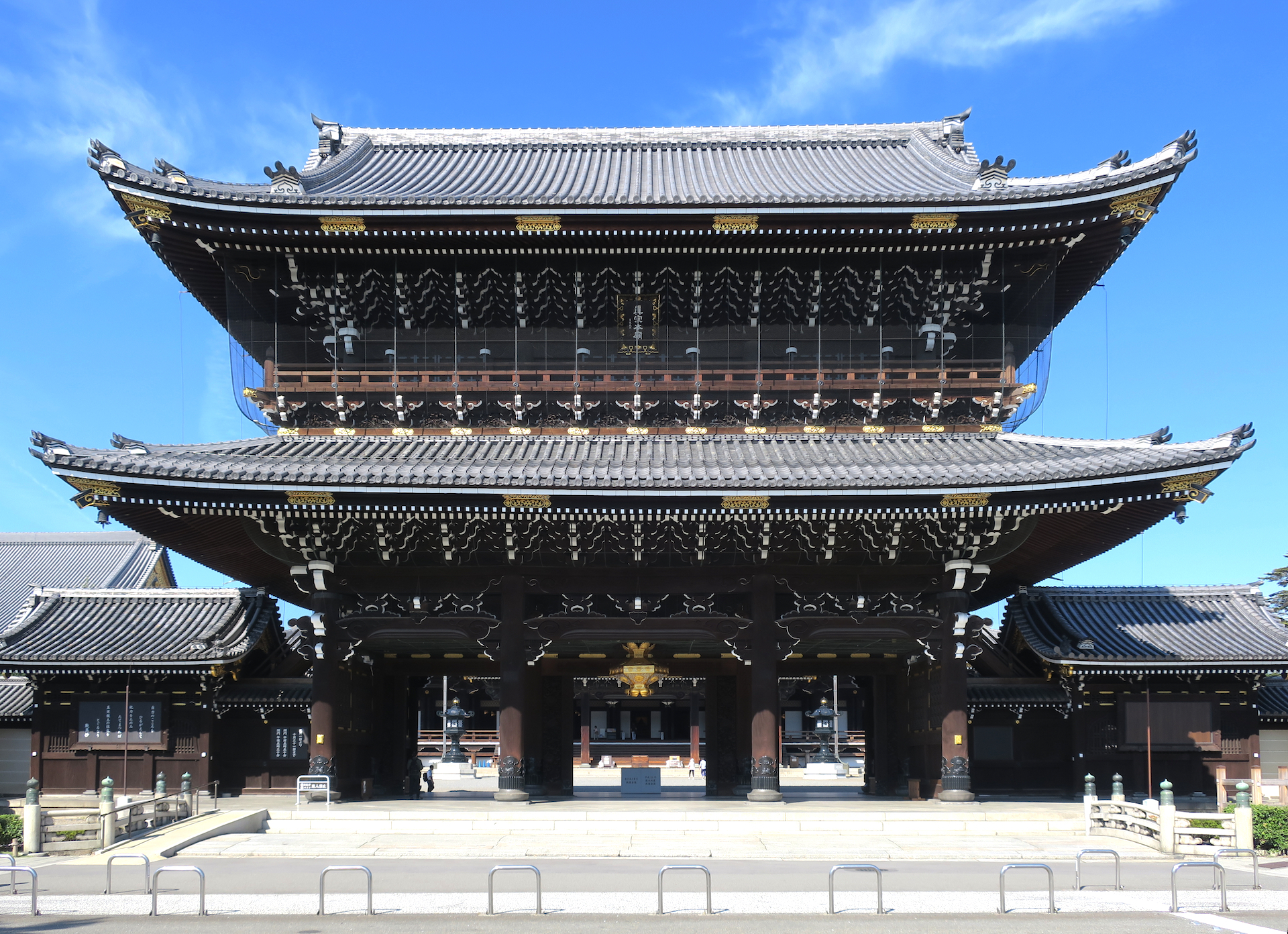 東本願寺（真宗本廟）・御影堂門 | ニッポン旅マガジン