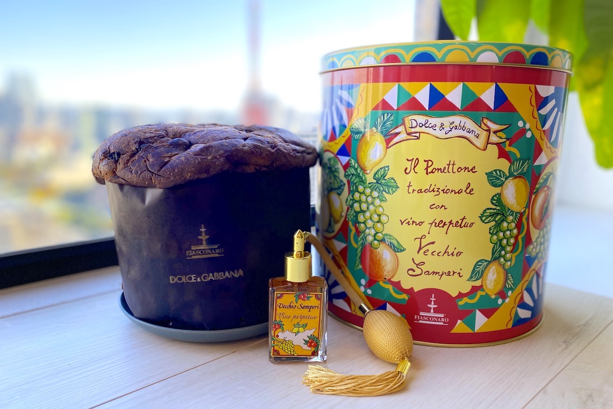 超レア！2万円のパネットーネ食べてみた】熟成ワインをスプレー