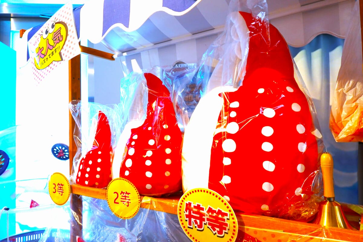 北海道紋別の激レア『カニの爪くじ』ぬいぐるみが話題！販売場所＆撮影