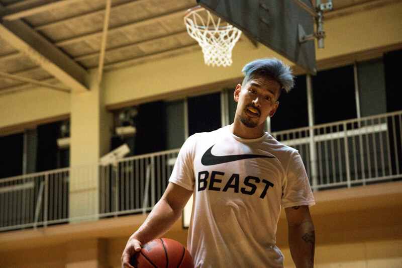 抜群のグリップ力を発揮する最高級屋内モデルとなるHARDWOOD CLASSIC