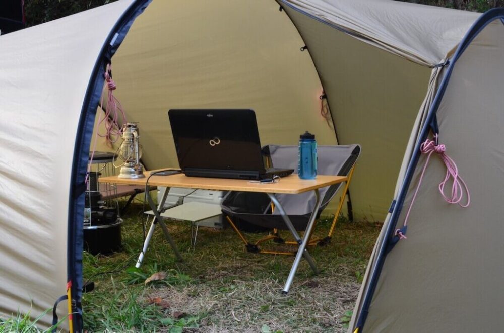 キャンプしながらPC作業】スノーピークワンアクションローテーブルの