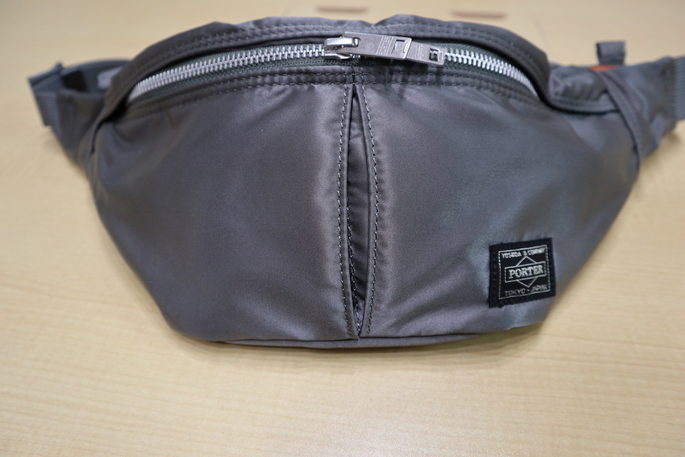 PORTERタンカーのウエストバッグSは500ミリペットも入りちょっとした