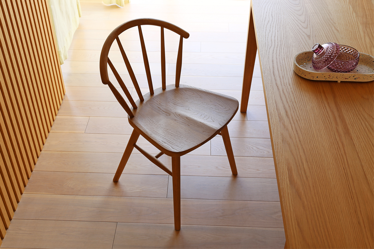 アンチェア OAK(W51xD50.5xH74.5cm)税込¥39,800 | 高野木工株式会社