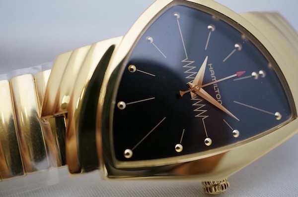 60周年記念ベンチュラ 黒文字盤 フレックス（蛇腹ベルト） イエロー