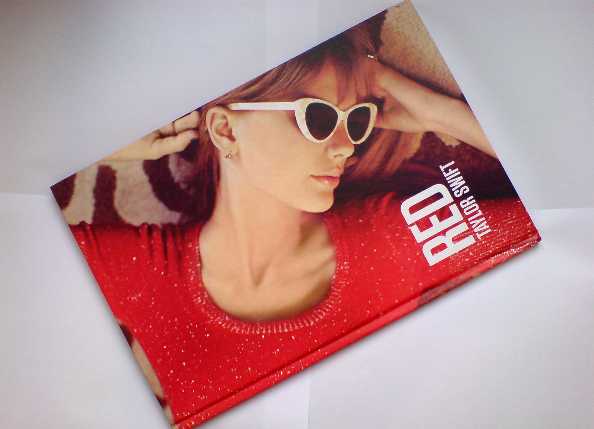 RED Photo Book – Collectors Item Taylor Swift | TAYLOR SWIFT