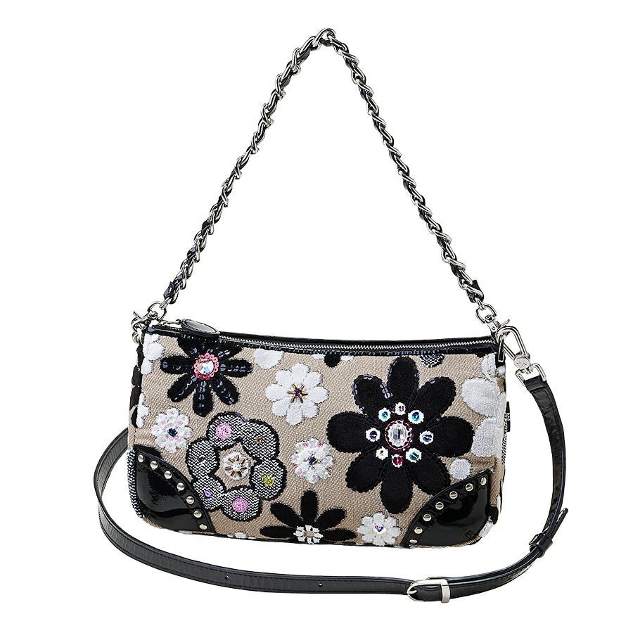 000000000251-01.jpg?size=l&w=