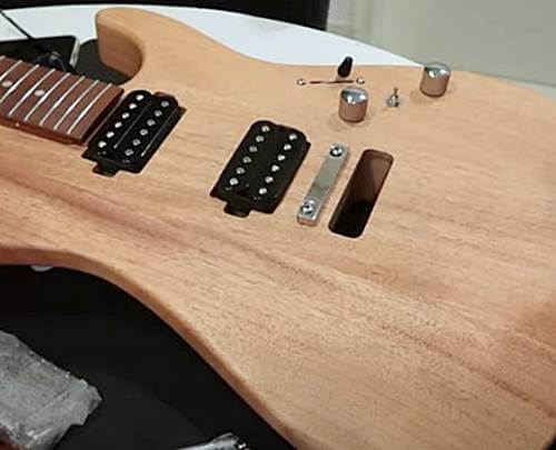 Vega-Trem VT1 Ultra Tremは軽量でスムーズな動きが特徴のトレモロ