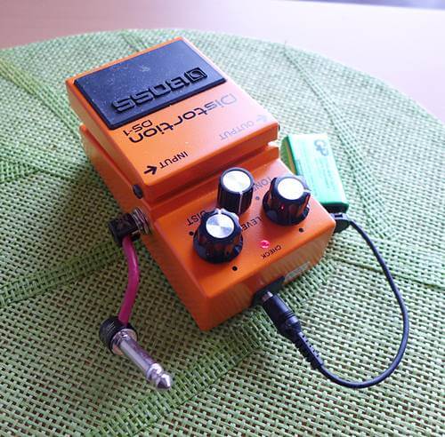 BOSS DS-1レビュー｜大型アンプ風サウンドを手軽に出せる定番