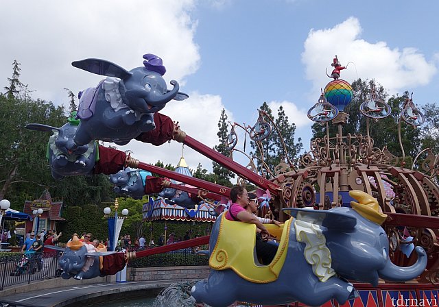 空飛ぶダンボ | ディズニーランド（アナハイム）のクチコミ