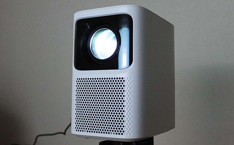 コスパ最強ホームプロジェクター Emotn N1 で遊びも仕事もアップデート