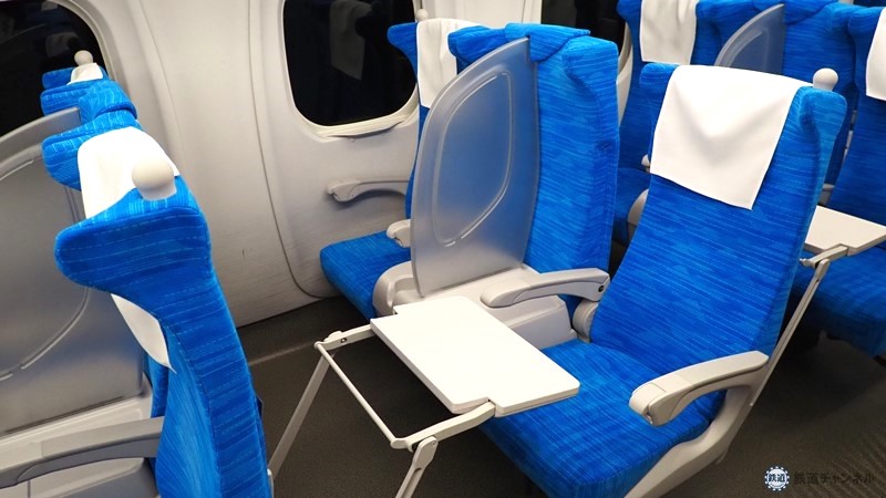 東海道新幹線の新ビジネス座席「S WorkPシート」をご紹介 従来の座席と