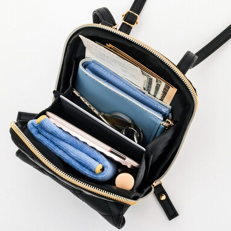 3ポケット＆仕切りつき！ 23区 キルティングスマホショルダーBOOK