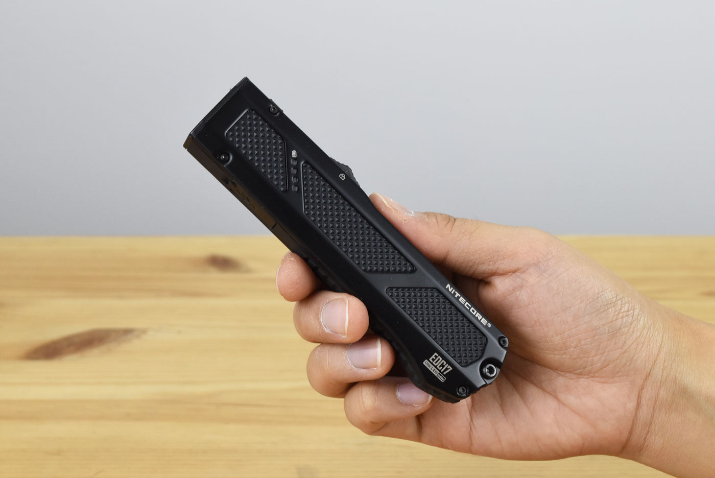 Nitecore EDC17 Ultra Slim EDC Rechargeable Flashlight (1500 Lumens)