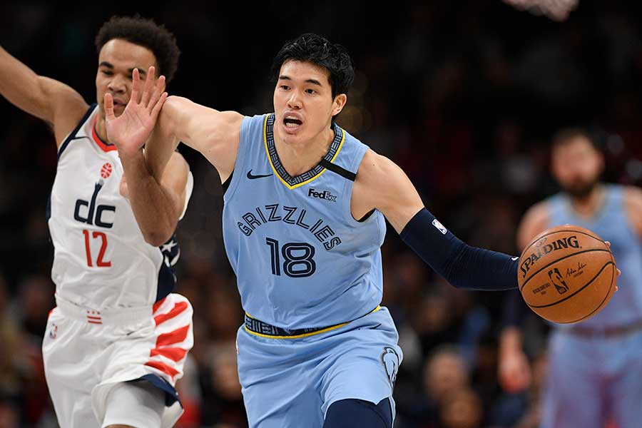 渡邊雄太、守備で存在感「+7」記録 八村との試合中の交流も披露