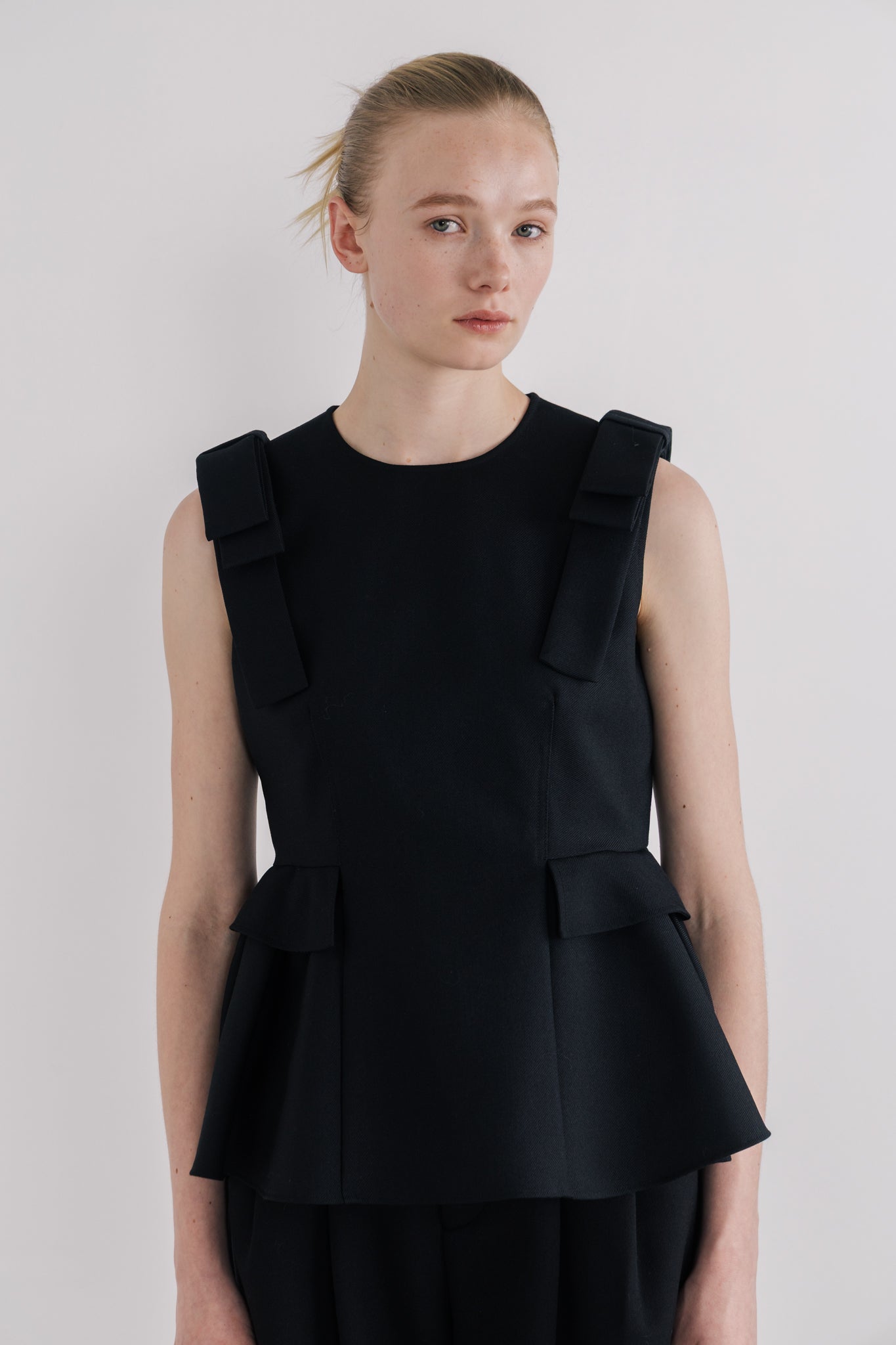 Korinthos Sleeveless Peplum – THE TOÉ