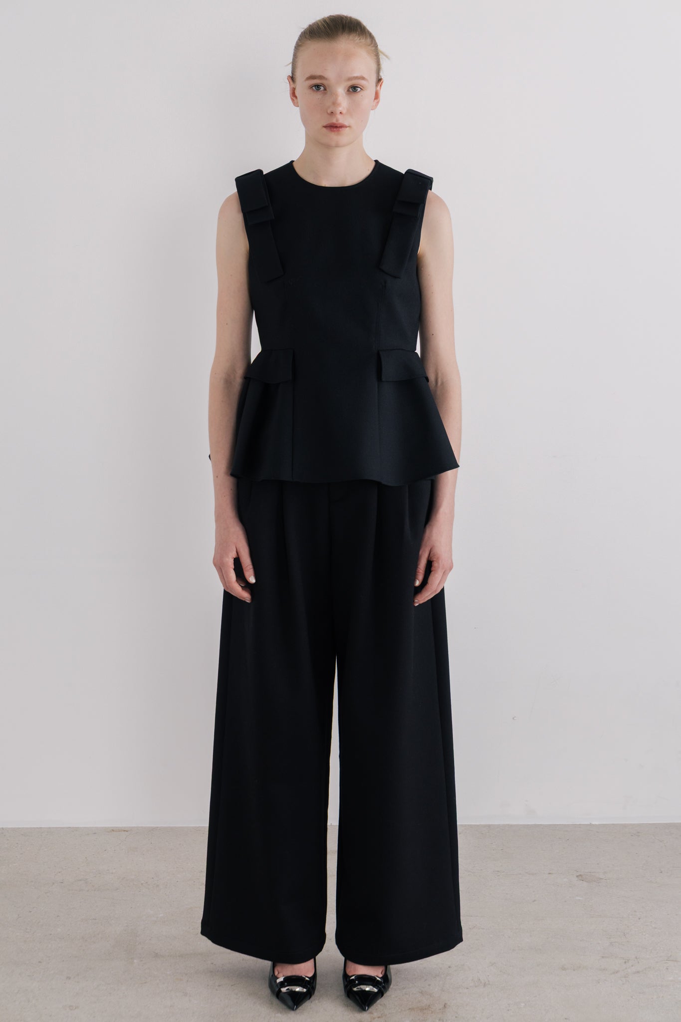 Korinthos Sleeveless Peplum – THE TOÉ