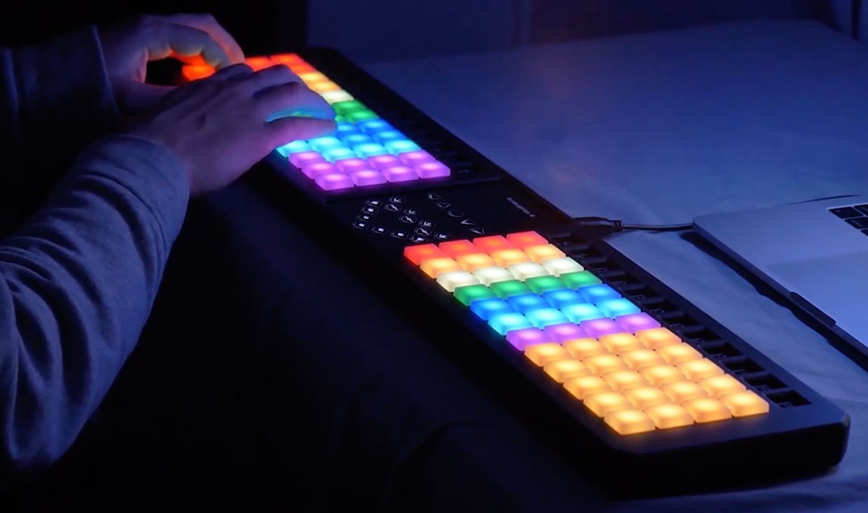 The TheoryBoard Thy333 Is a MIDI Keyboard That Teaches Music Theory