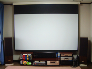 110インチ、一人で設置できました | プロジェクタースクリーン専門店