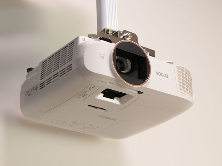 エプソン EH-TW5750を天吊り金具スパイダー2で天吊設置する方法