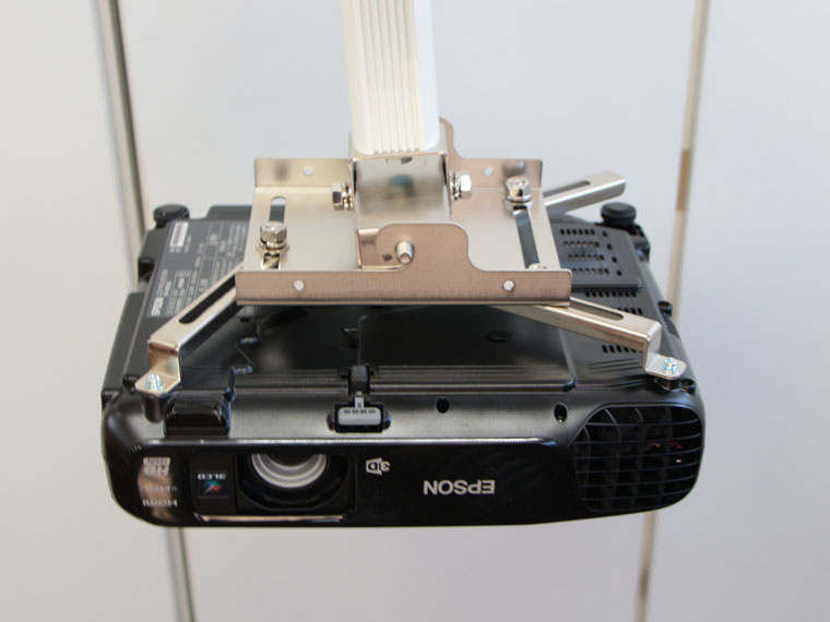 EPSONプロジェクターEH-TW530を天吊金具スパイダー2を使って取り付け