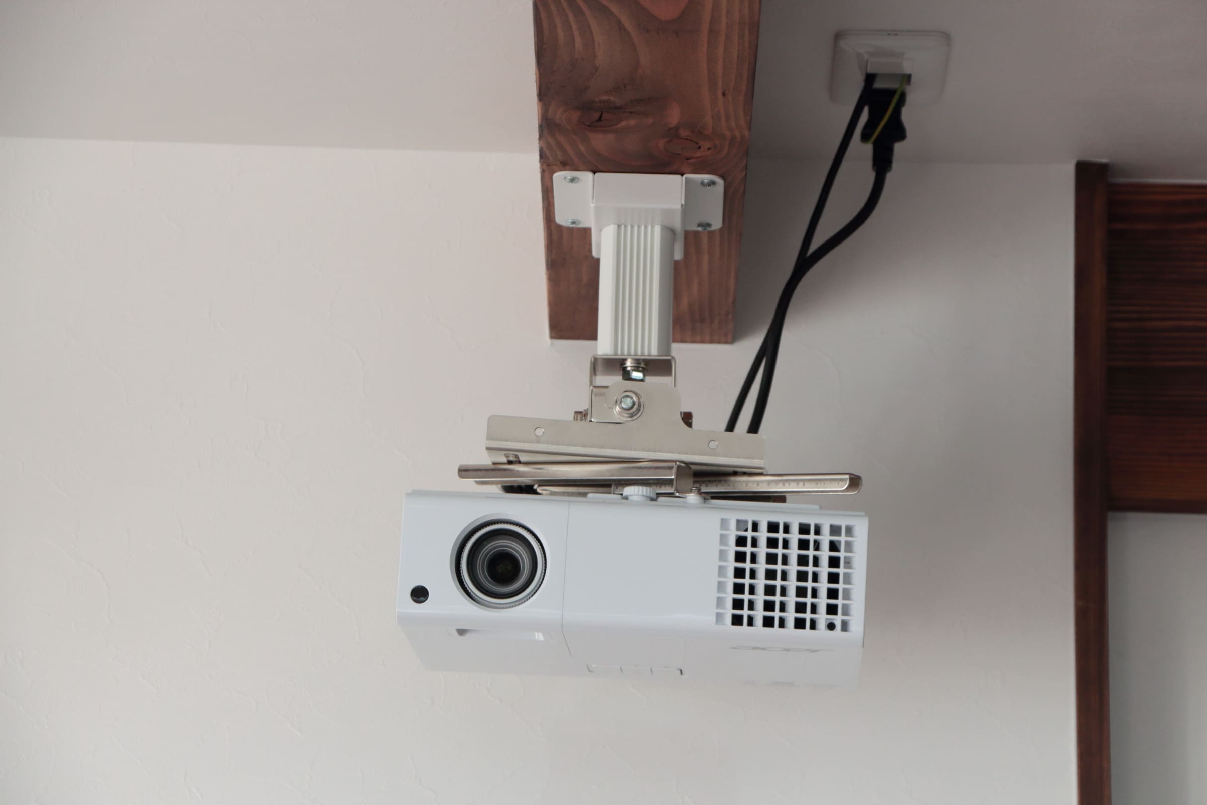 エイサープロジェクターH6510BDを天吊設置する方法 | プロジェクター