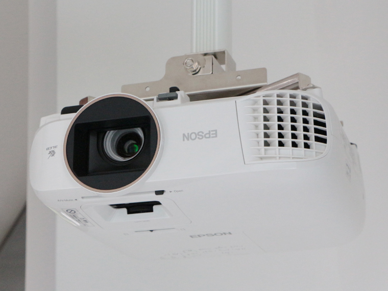 EH-TW5650を天吊り金具スパイダー2で天吊設置する方法