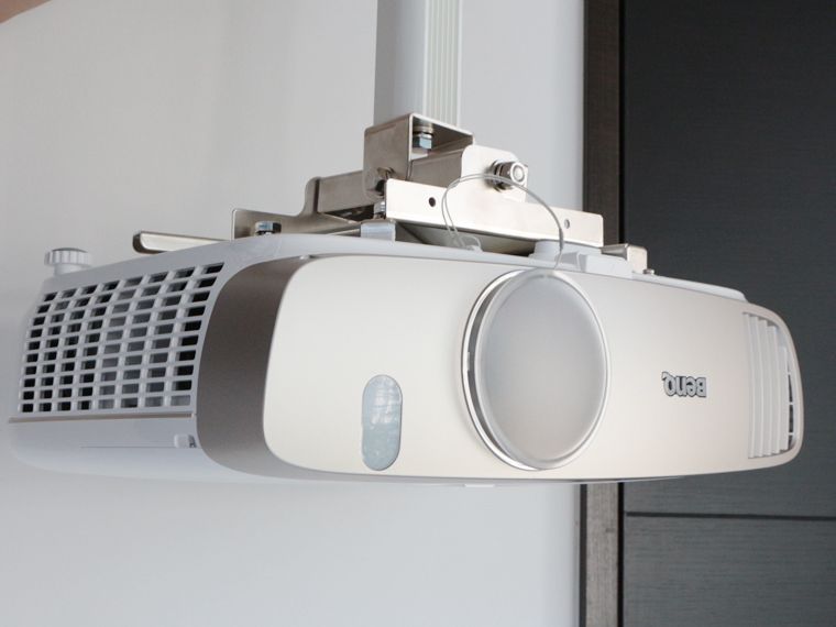 BenQ HT3050を天吊り金具スパイダー2で天吊設置する方法