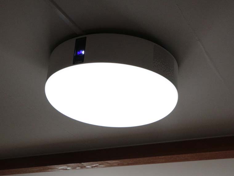 popIn Aladdinにはスクリーンは必要なのか？壁投射と比較してみました