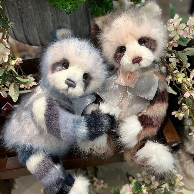 Charlie Bears Elaine Teddy Bear - TheHolidayBarn.com