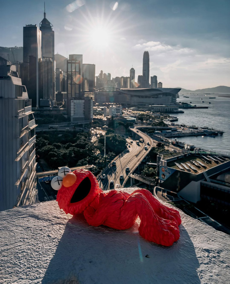 KAWS x セサミストリート エルモ ドール - KAWS | THÉM