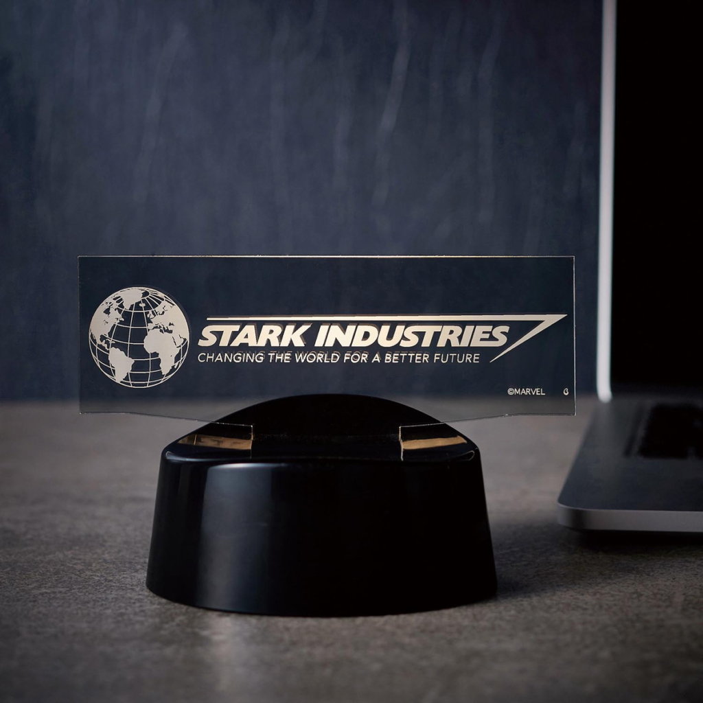 貼ればすべてがトニーグッズ ─ 『アイアンマン』スターク社シール