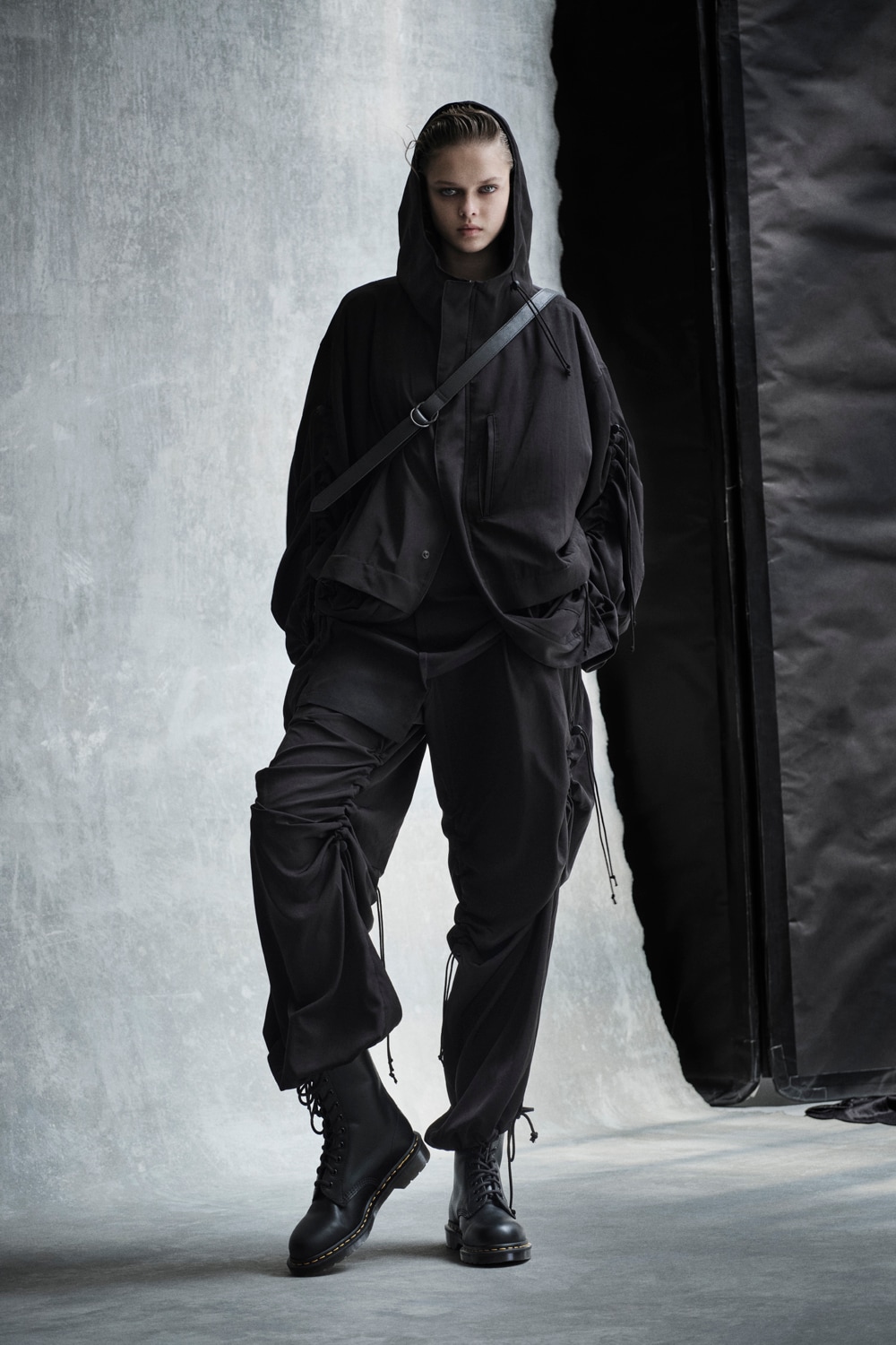 CREPE de CHINE SHIRRING MOUNTAIN PARKA(M Black): S'YTE｜THE SHOP