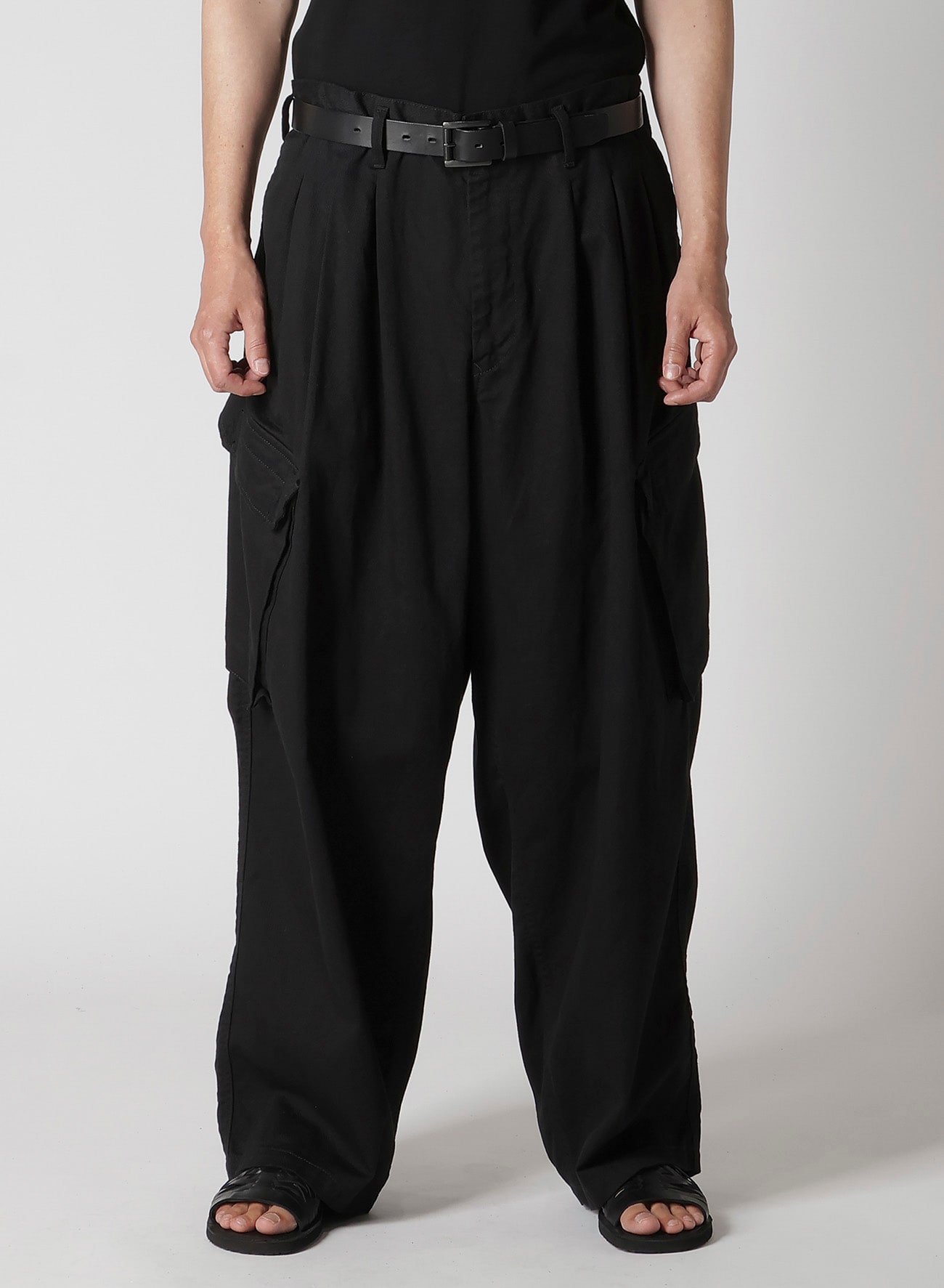 BS/ KATSURAGI 12 TUCKS WORK PANTS(S Black): Yohji Yamamoto POUR