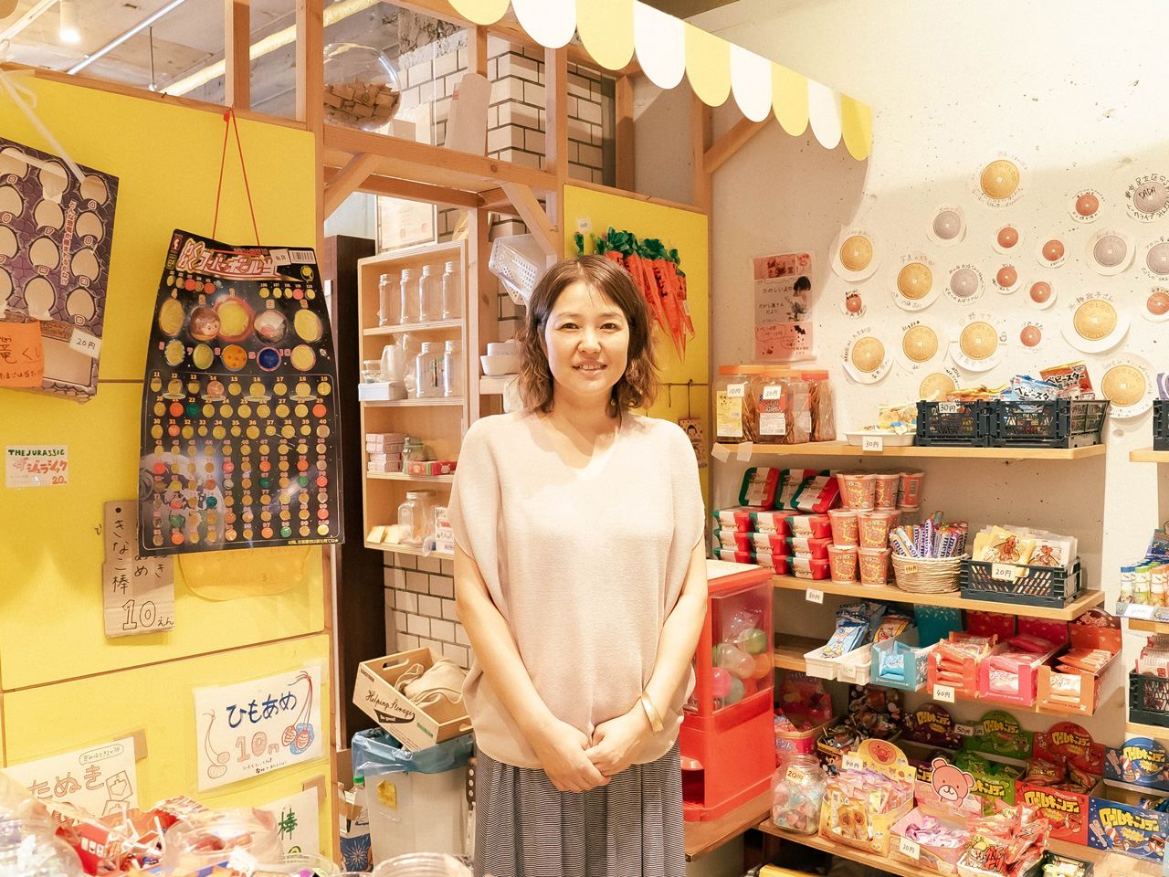 大人の“まほう”で子供を支える。奈良・生駒の駄菓子屋「チロル堂」が