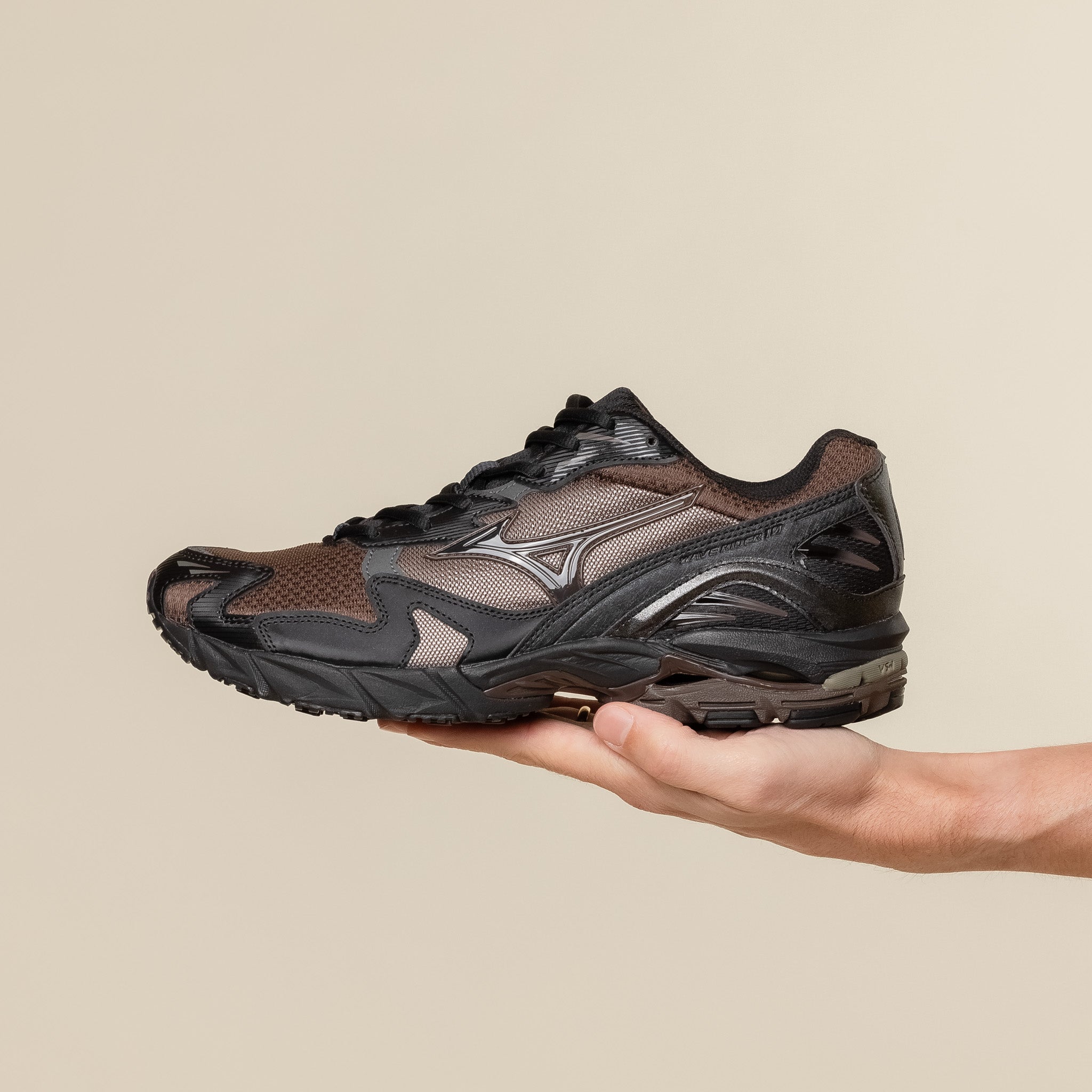 Mizuno x Vainl Archive - Wave Rider 10 - Chocolate Brown / Pirate