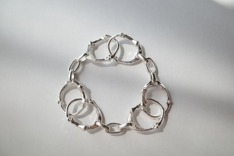 TAKAHIROMIYASHITATheSoloist. bone shaped carabiner bracelet.-S- - tity