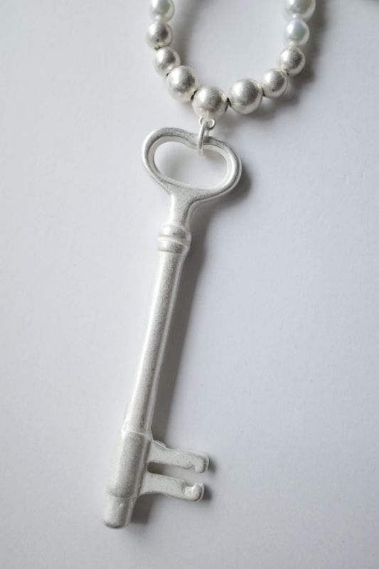 TAKAHIROMIYASHITATheSoloist. pearl necklace with five keys.(10mm