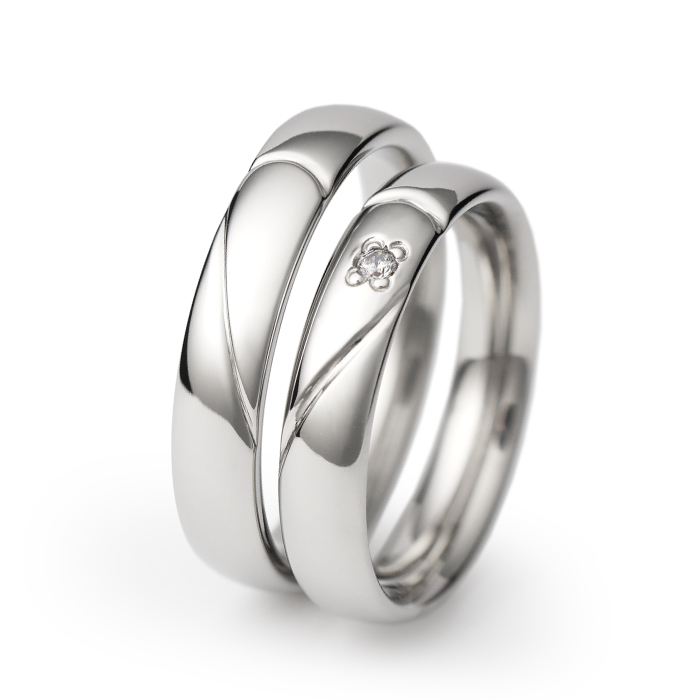 二人をつなぐハートペアリング（純チタン）金属アレルギー対応の指輪