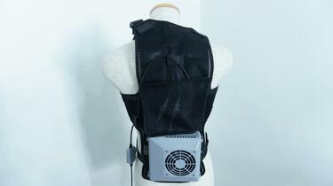 猛暑の救世主なるか。ペルチェ素子で水を冷却・循環、上半身全体を